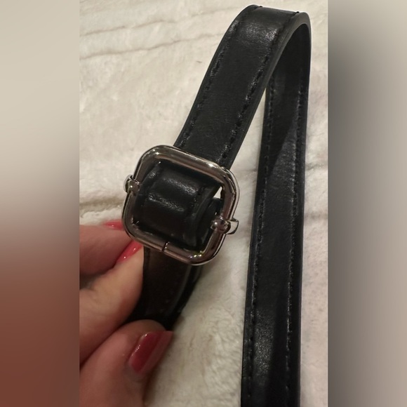 Tommy Hilfiger Elegant Black Crossbody Bag - Picture 6 of 6